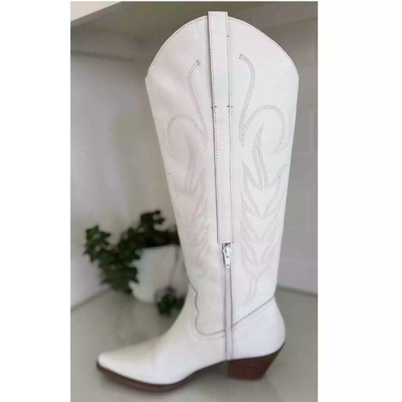Agency Boot, Size 10, Genuine Leather, Designer Matisse White 2" Heel - Picture 12 of 13